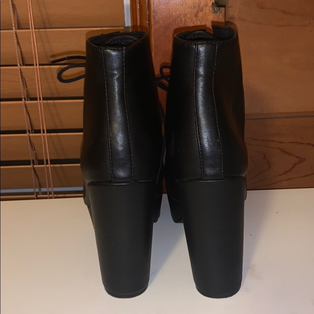 Heel boot - Picture 3 of 6